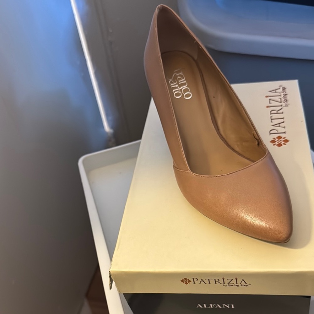 Franco Sarto Tan Heels Minimalist Design
